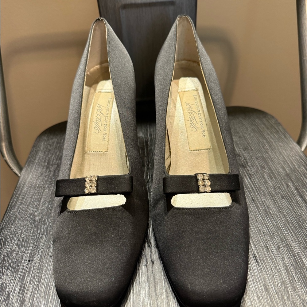 Lord & Taylor Black Heels Rhinestone Bow Sz 7